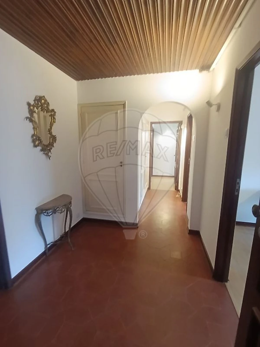 Apartamento T4 para Arrendamento em Sé Nova, Santa Cruz, Almedina e São Bartolomeu Foto 1