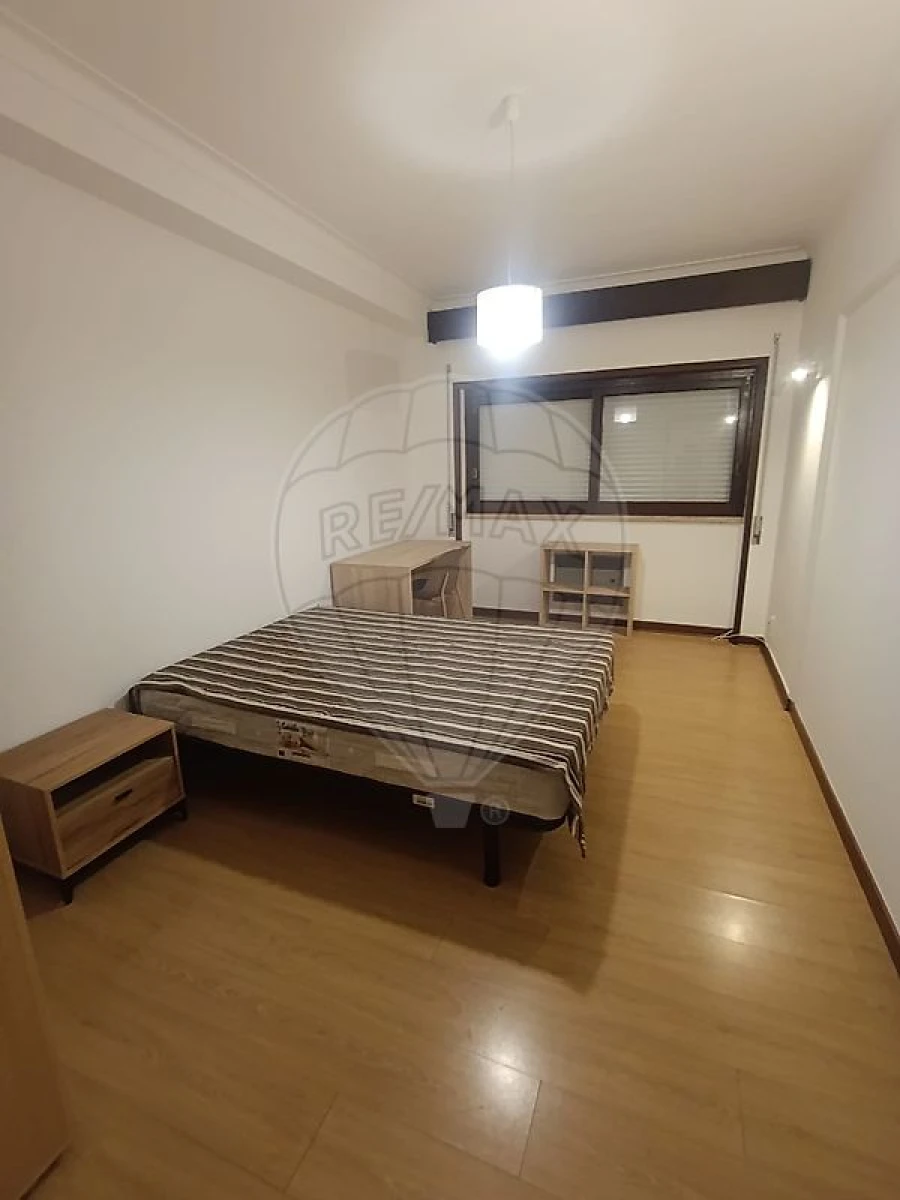 Apartamento T4 para Arrendamento em Sé Nova, Santa Cruz, Almedina e São Bartolomeu Foto 9
