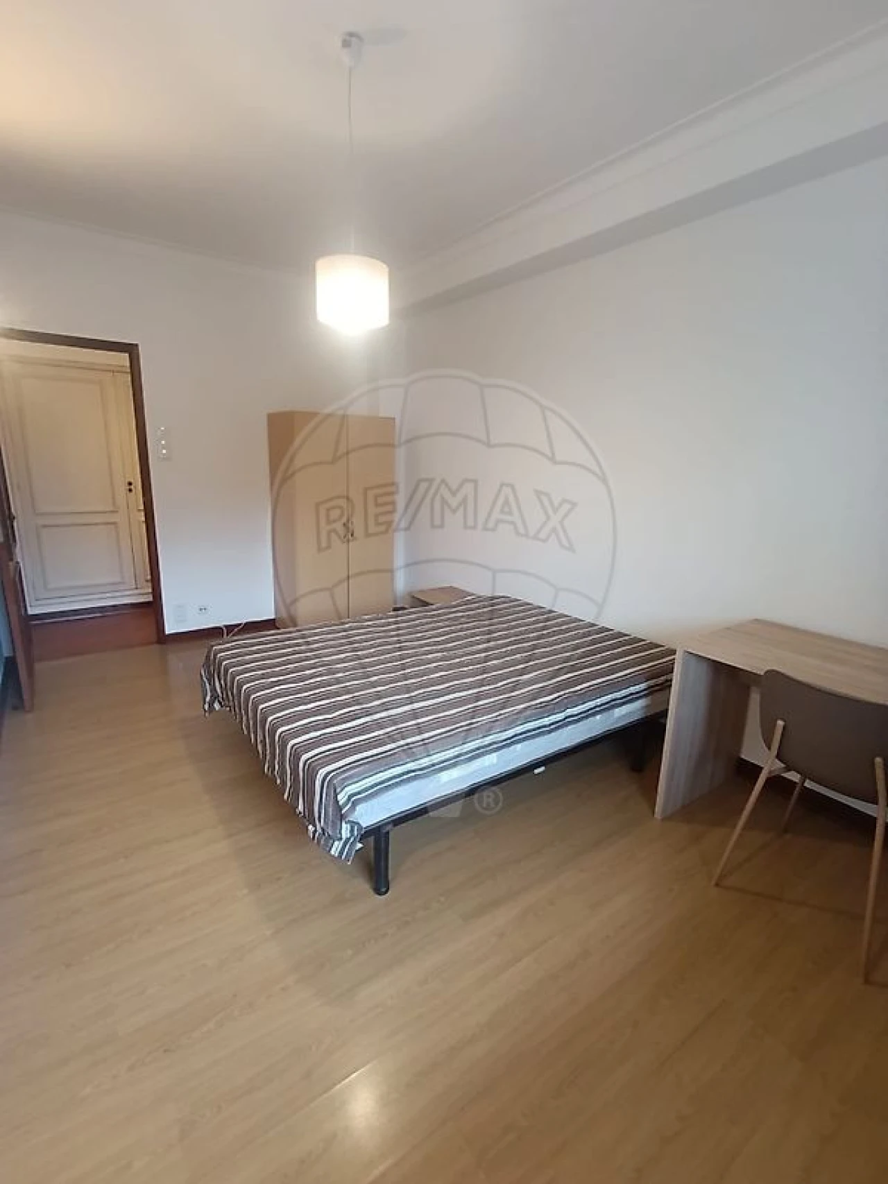 Apartamento T4 para Arrendamento em Sé Nova, Santa Cruz, Almedina e São Bartolomeu Foto 6