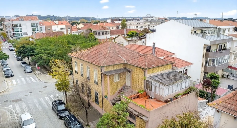 Moradia T4 para Venda em Espinho Foto 6