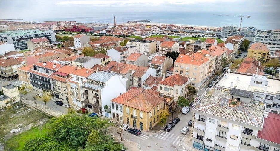 Moradia T4 para Venda em Espinho Foto 3