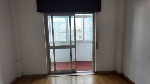 Apartamento T3 para Venda em Seixal, Arrentela e Aldeia de Paio Pires