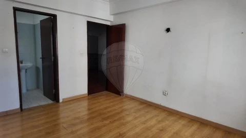 Apartamento T3 para Venda em Seixal, Arrentela e Aldeia de Paio Pires