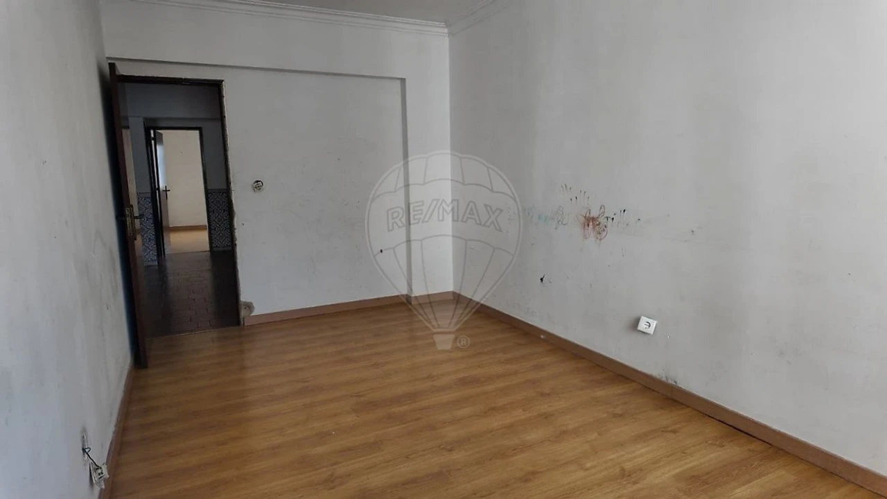 Apartamento T3 para Venda em Seixal, Arrentela e Aldeia de Paio Pires Foto 4