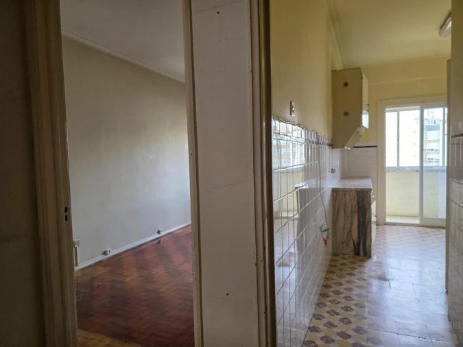Apartamento T2 para Venda em Benfica Foto 4
