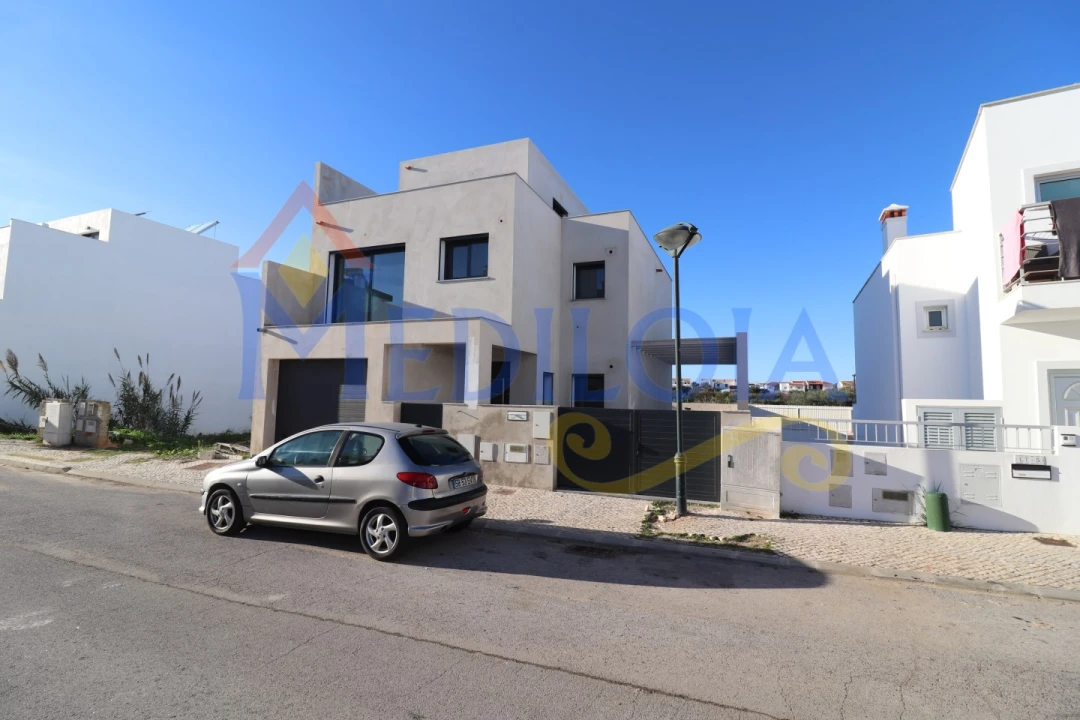 Moradia T3 para Venda em Vila Nova de Cacela Foto 2