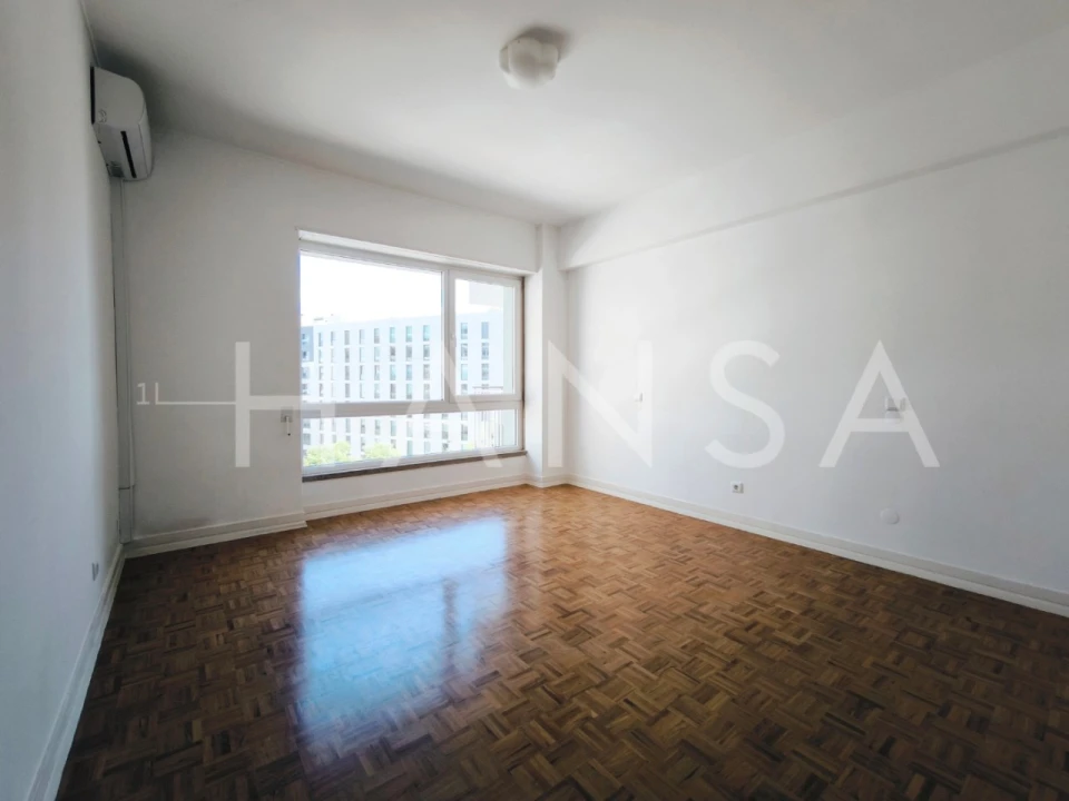 Apartamento T4 para Arrendamento em Santo António Foto 16