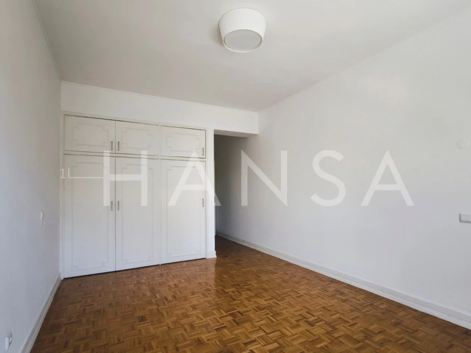 Apartamento T4 para Arrendamento em Santo António Foto 21