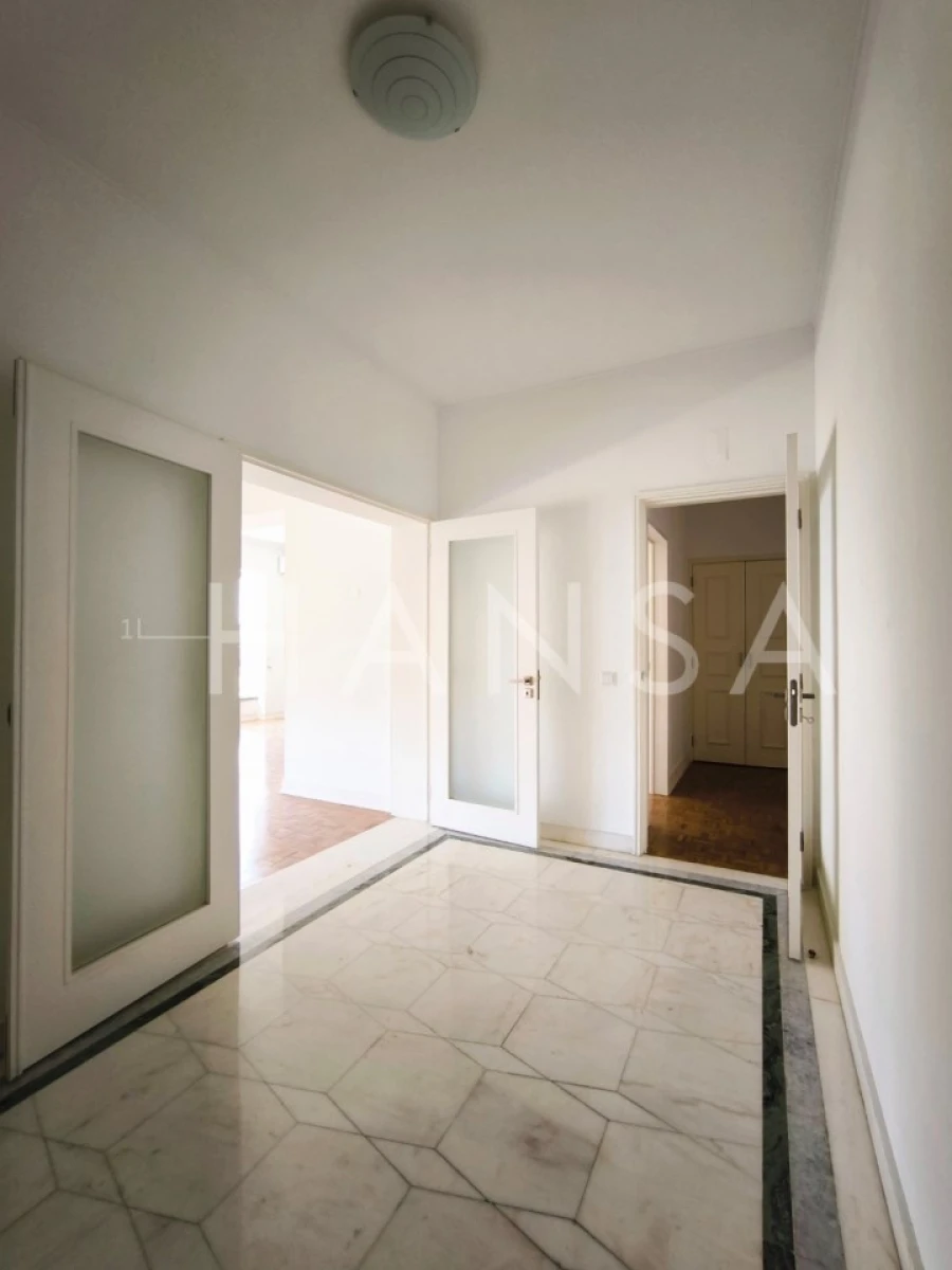 Apartamento T4 para Arrendamento em Santo António Foto 2