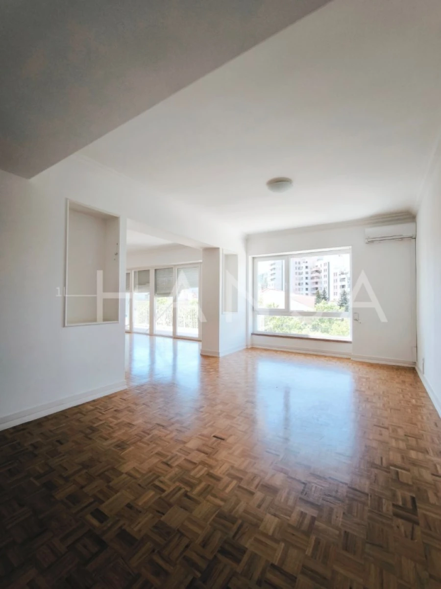 Apartamento T4 para Arrendamento em Santo António Foto 7
