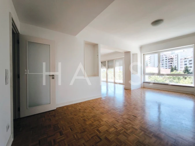 Apartamento T4 para Arrendamento em Santo António Foto 8