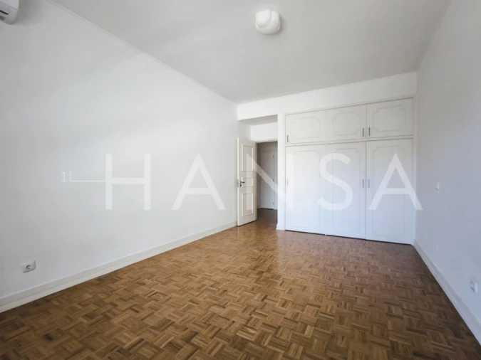 Apartamento T4 para Arrendamento em Santo António Foto 18