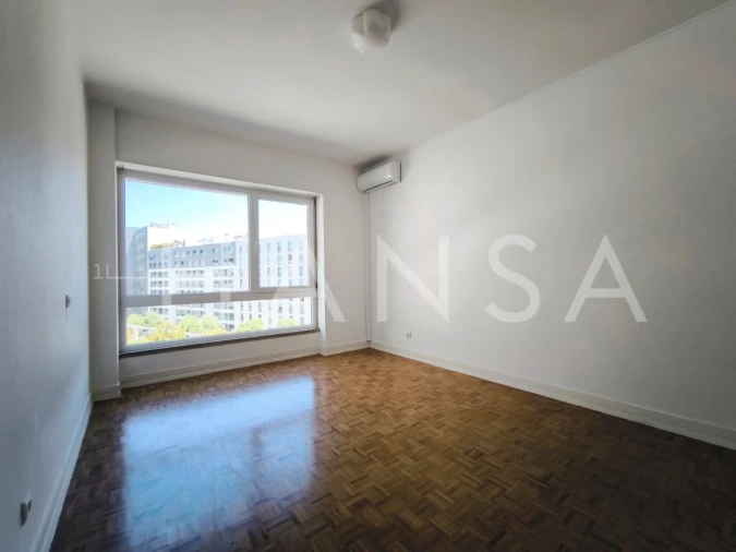 Apartamento T4 para Arrendamento em Santo António Foto 19