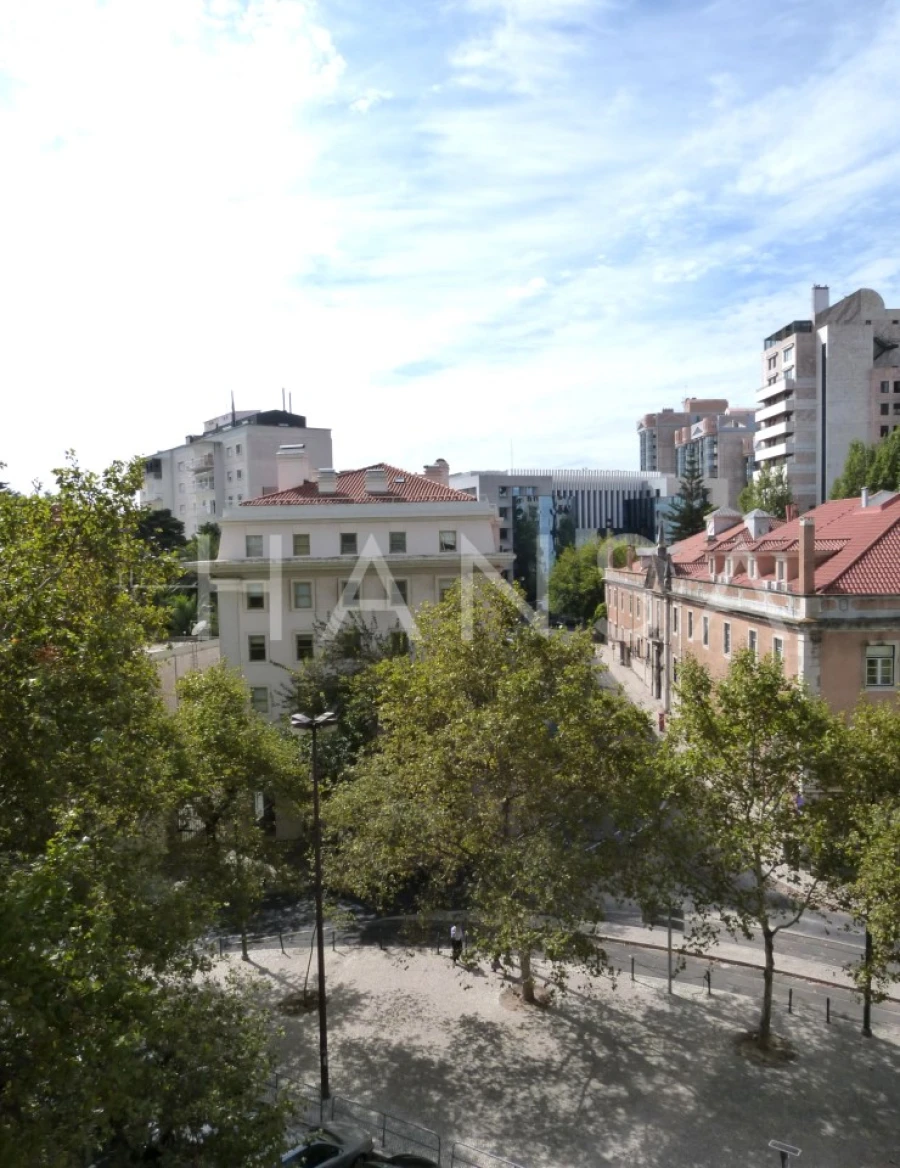 Apartamento T4 para Arrendamento em Santo António Foto 30