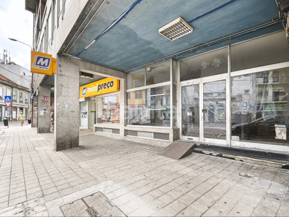 Loja para Arrendamento em Paranhos Foto 1