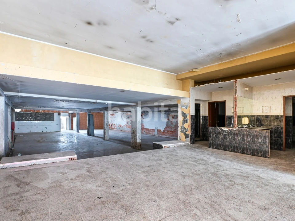 Loja para Arrendamento em Paranhos Foto 3