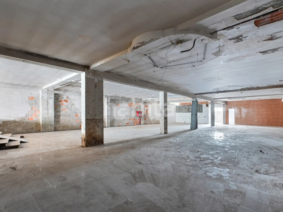 Loja para Arrendamento em Paranhos Foto 6