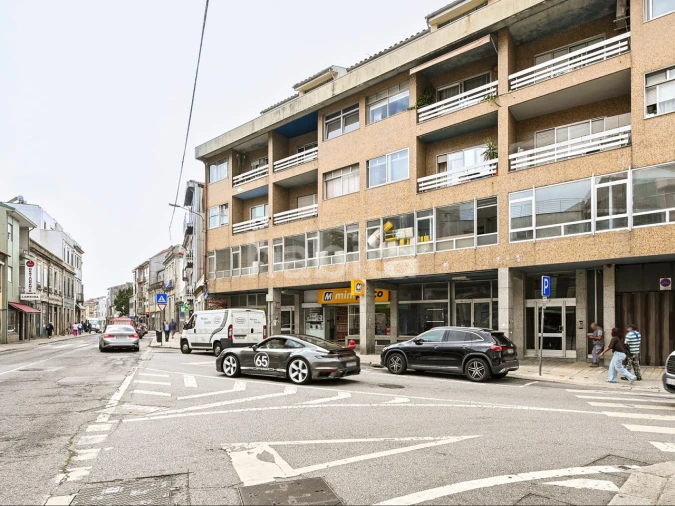 Loja para Arrendamento em Paranhos Foto 15