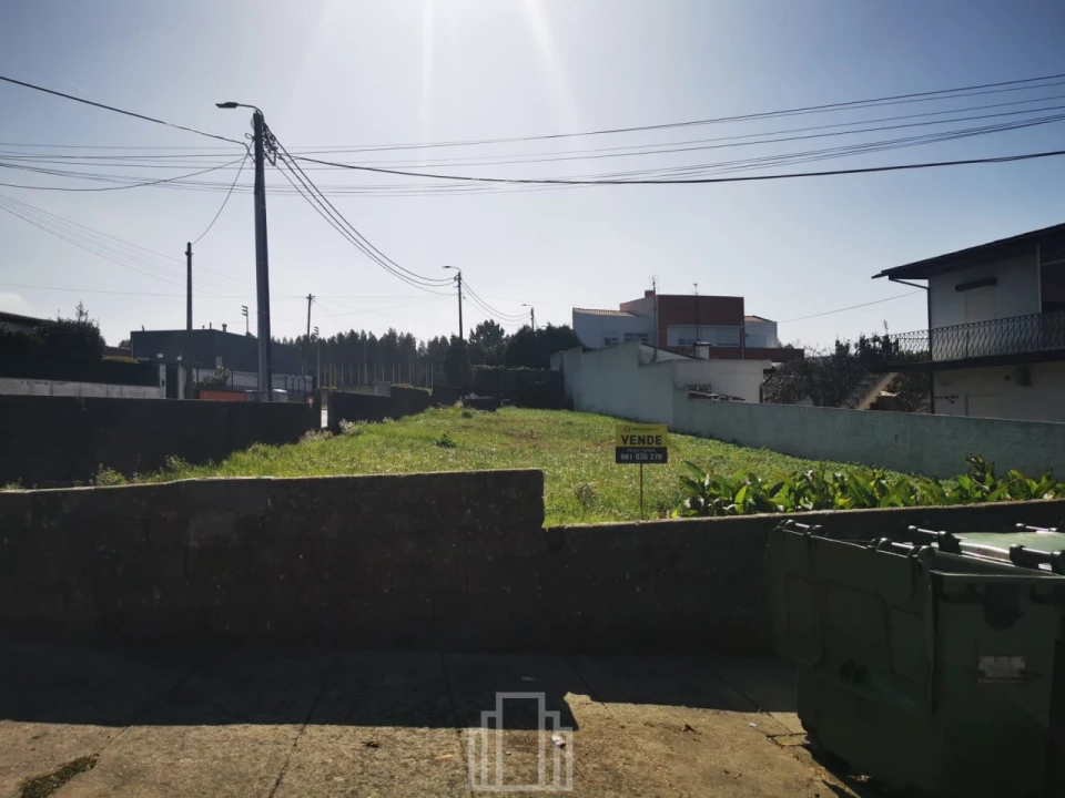 Terreno para Venda em Paramos Foto 2