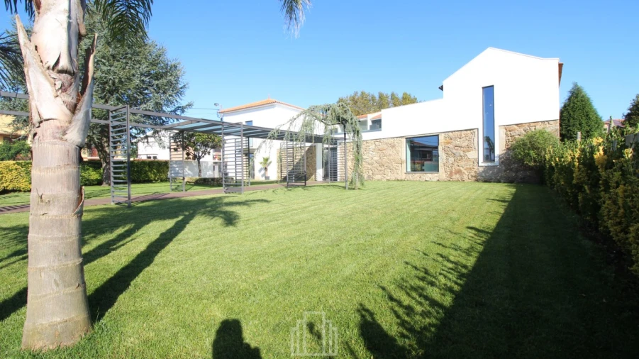 Moradia T5 para Venda em Grijó e Sermonde Foto 1