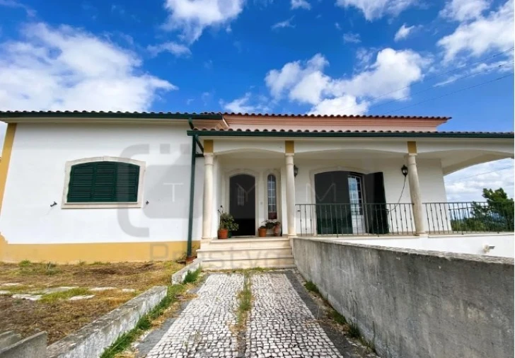 Moradia T3 para Venda em São João Baptista e Santa Maria dos Olivais Foto 1