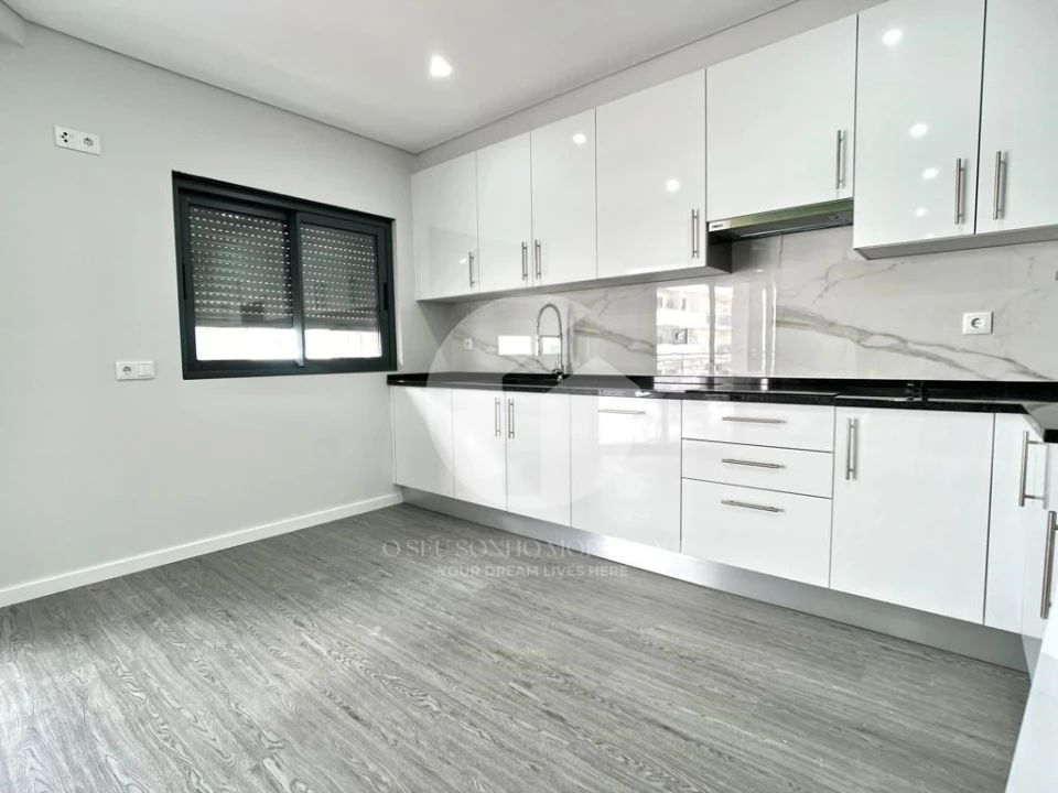 Apartamento T3 para Venda em Quelfes Foto 9