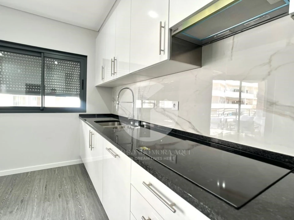 Apartamento T3 para Venda em Quelfes Foto 10