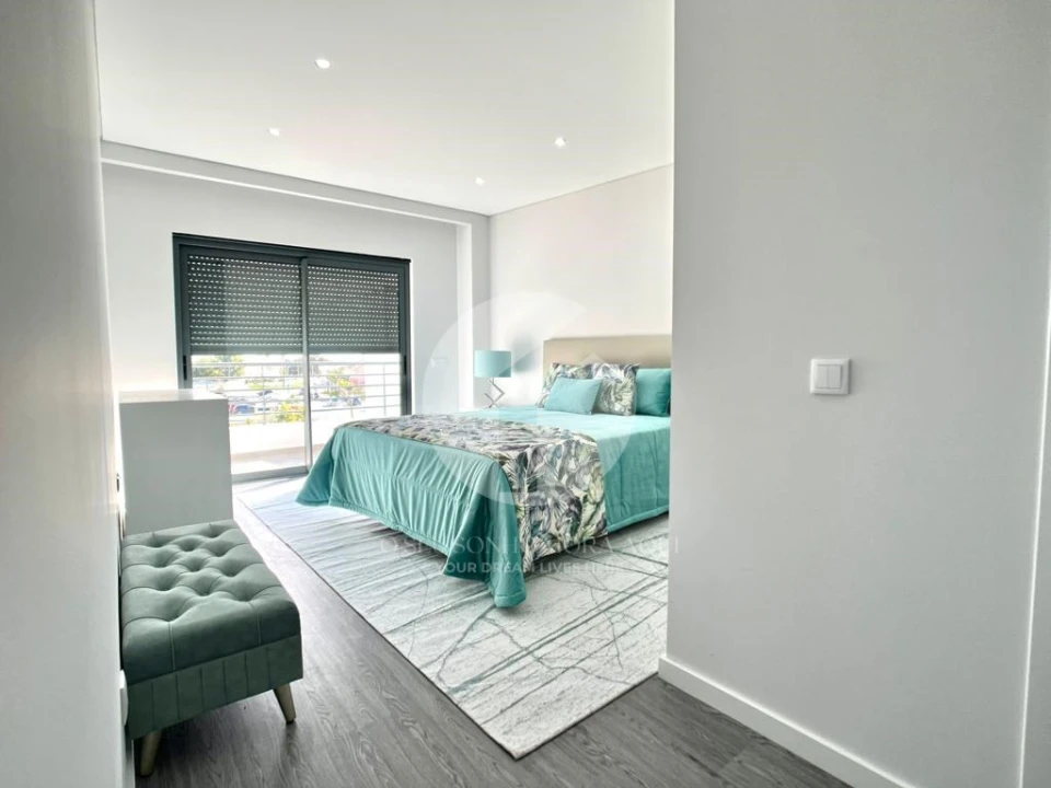 Apartamento T3 para Venda em Quelfes Foto 16