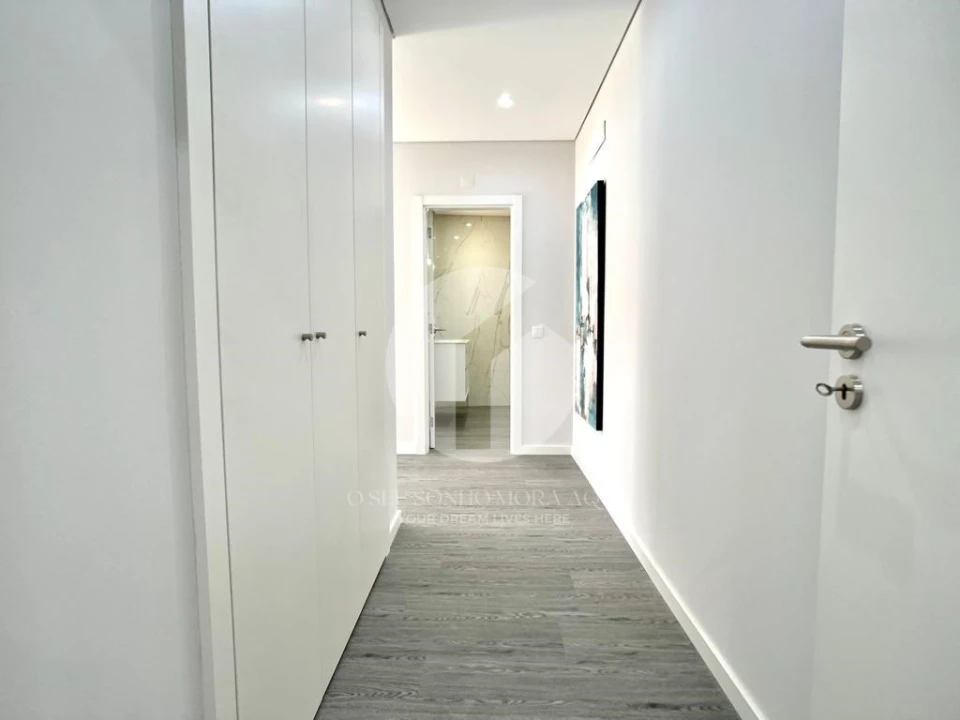 Apartamento T4 para Venda em Quelfes Foto 12