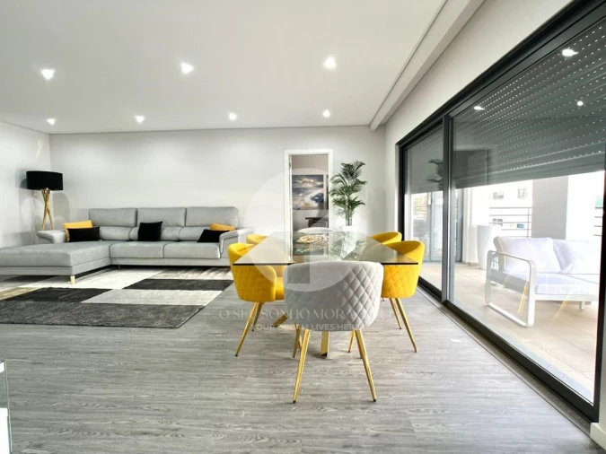 Apartamento T4 para Venda em Quelfes Foto 2