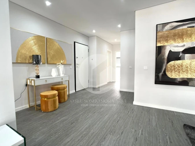 Apartamento T4 para Venda em Quelfes Foto 5