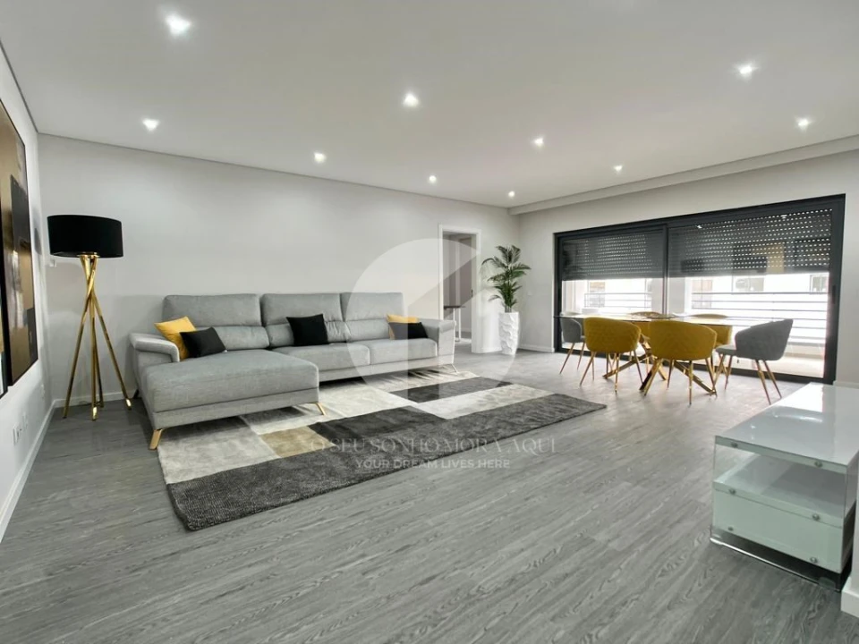 Apartamento T3 para Venda em Quelfes Foto 1