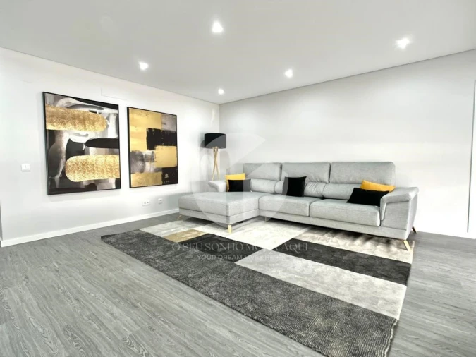 Apartamento T3 para Venda em Quelfes Foto 4