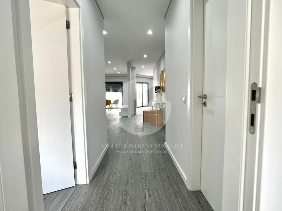 Apartamento T3 para Venda em Quelfes Foto 12