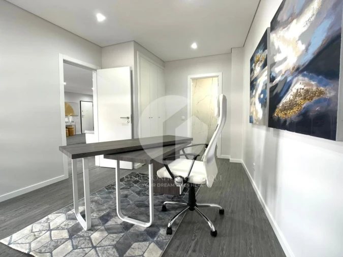 Apartamento T3 para Venda em Quelfes Foto 8