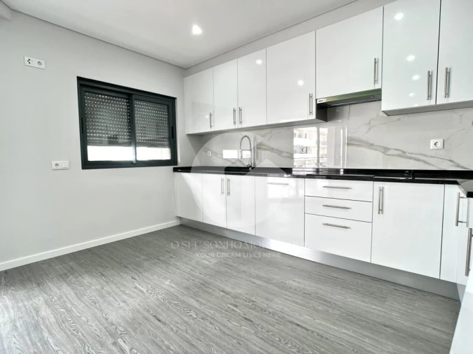 Apartamento T3 para Venda em Quelfes Foto 8