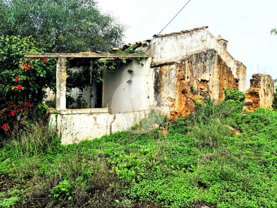 Moradia para Venda em Quelfes Foto 1