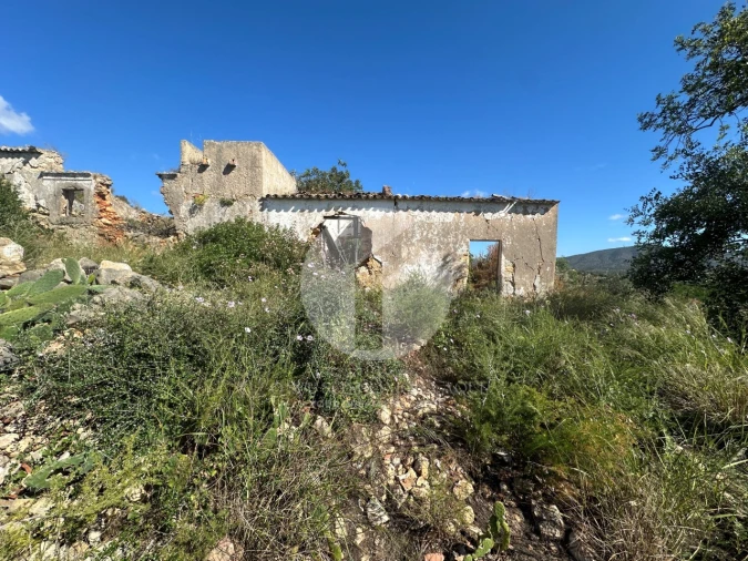 Moradia para Venda em Quelfes Foto 1