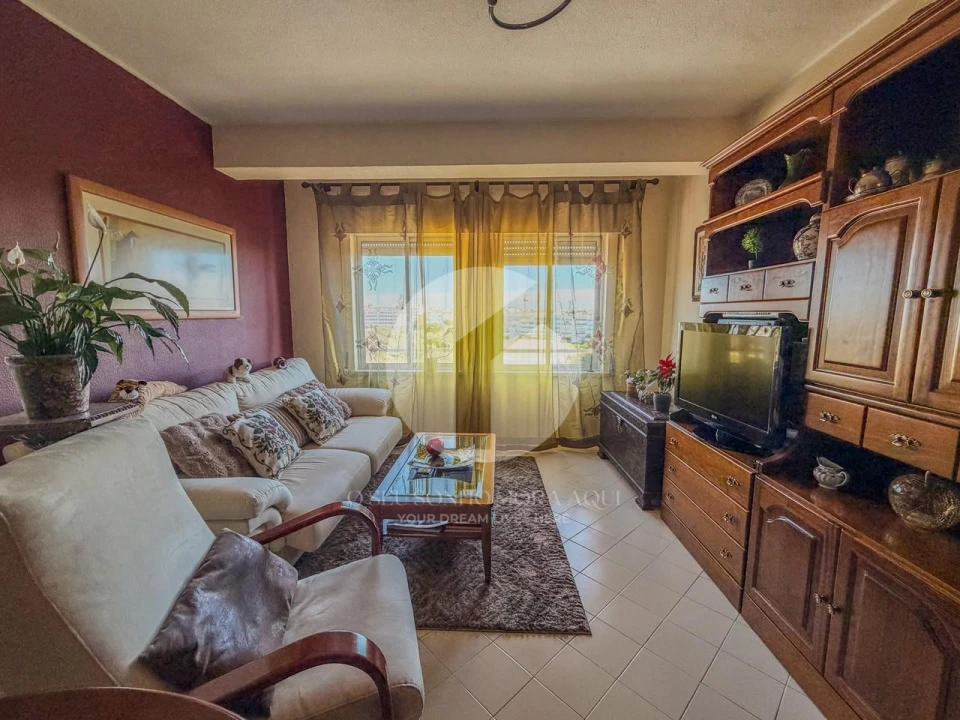 Apartamento T2 para Venda em Quelfes Foto 1