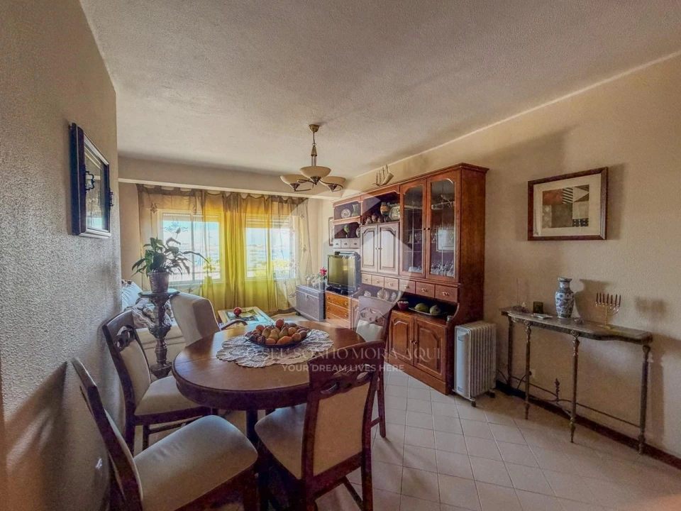 Apartamento T2 para Venda em Quelfes Foto 3