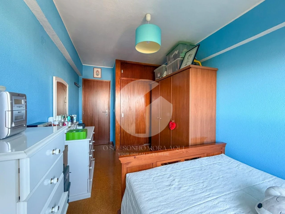 Apartamento T2 para Venda em Quelfes Foto 7