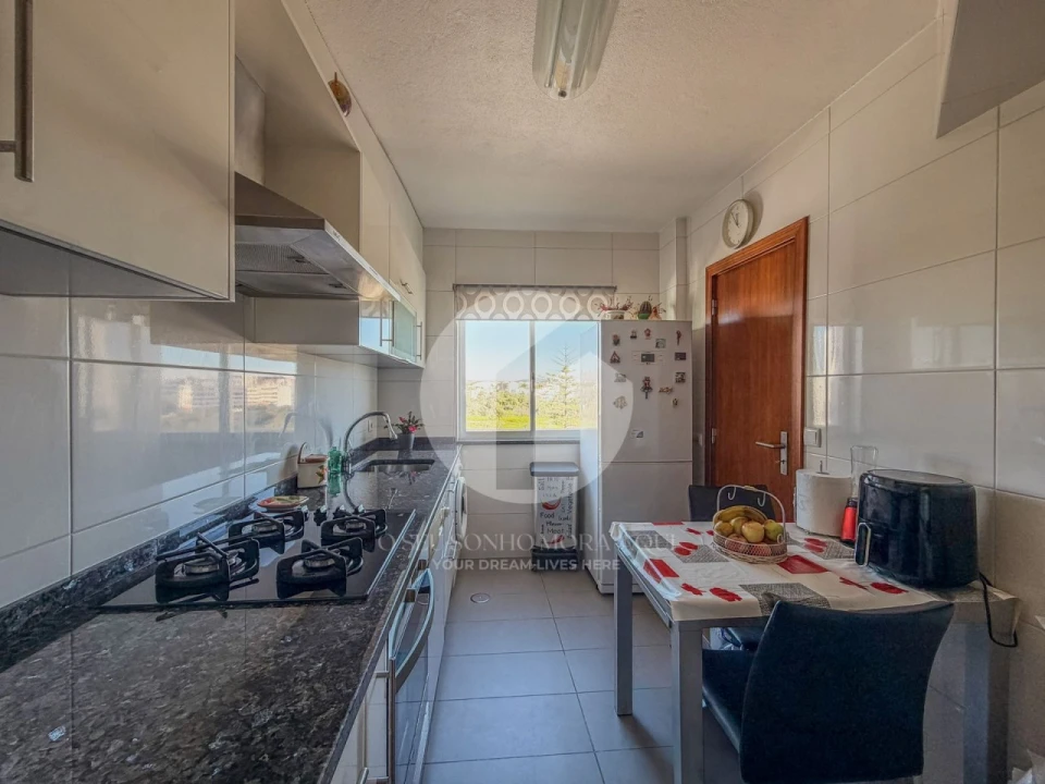 Apartamento T2 para Venda em Quelfes Foto 10