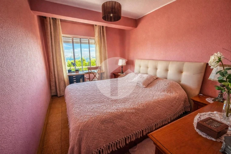 Apartamento T2 para Venda em Quelfes Foto 5