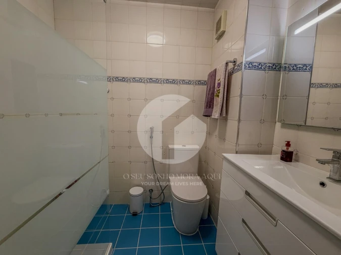 Apartamento T2 para Venda em Quelfes Foto 9