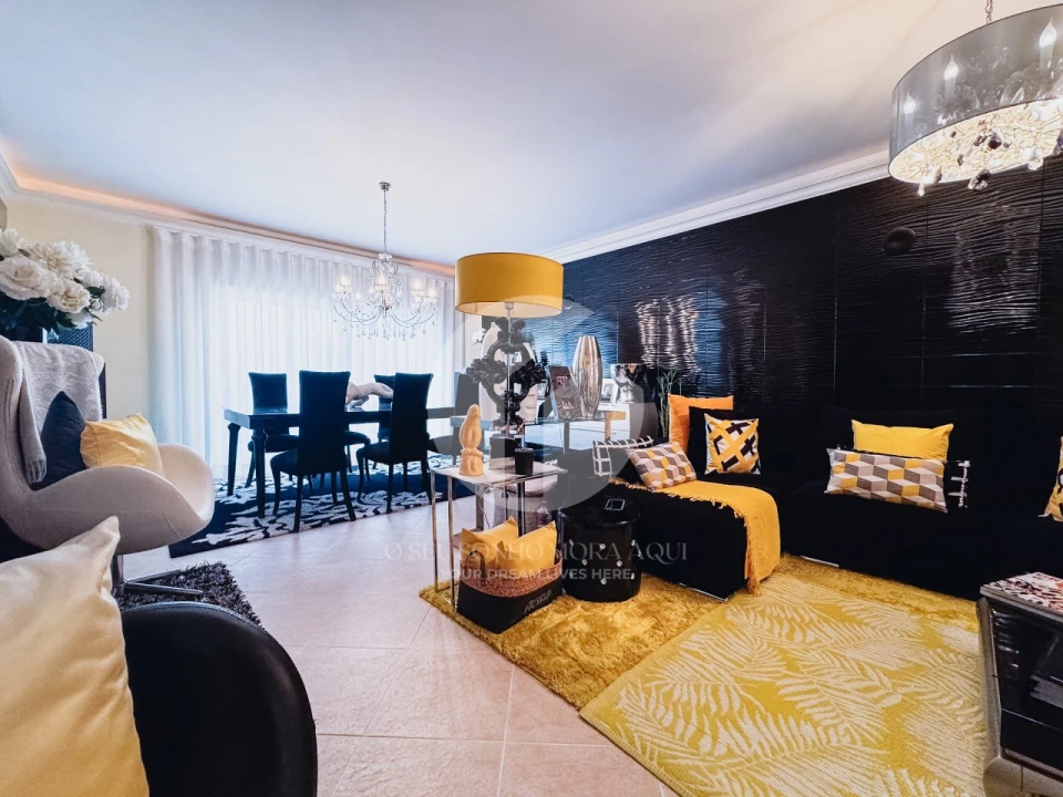 Moradia T4 para Venda em Quelfes Foto 1