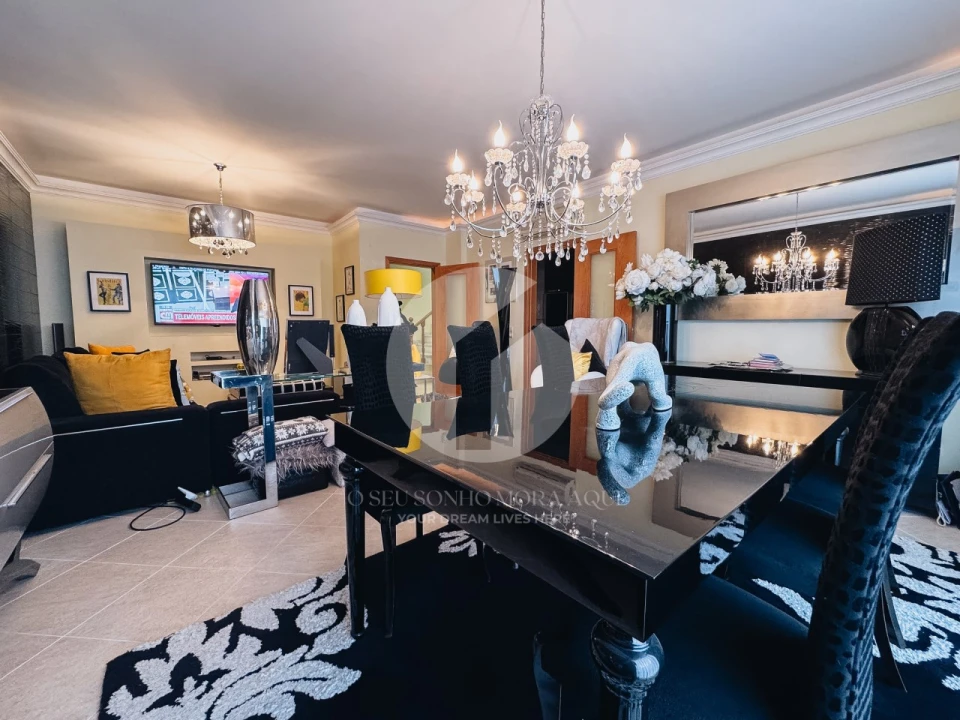 Moradia T4 para Venda em Quelfes Foto 5