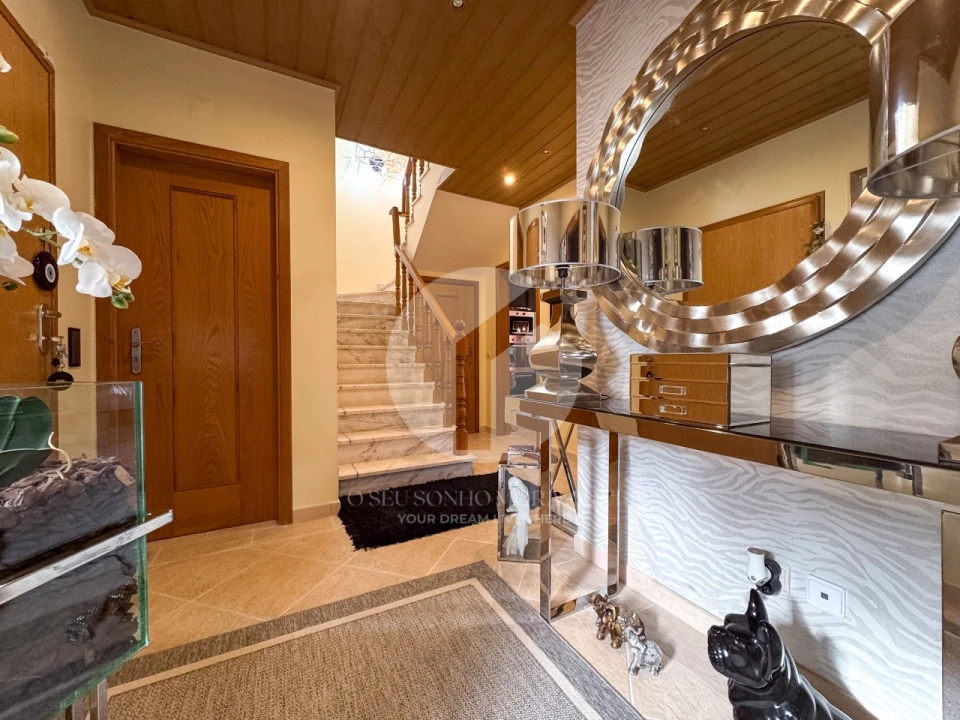 Moradia T4 para Venda em Quelfes Foto 12