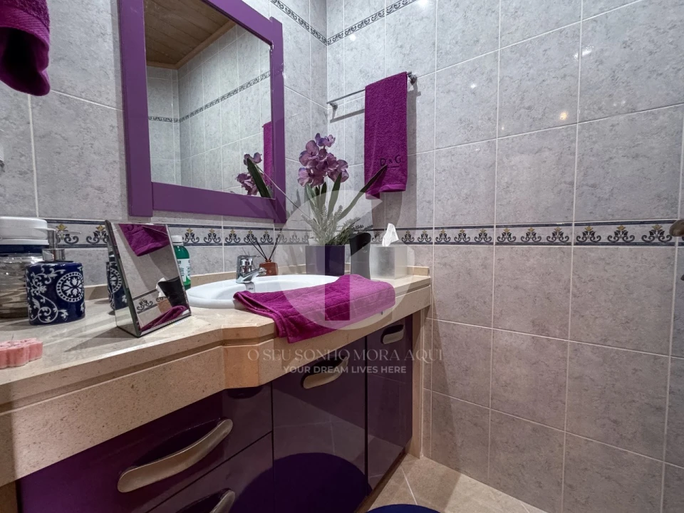 Moradia T4 para Venda em Quelfes Foto 14