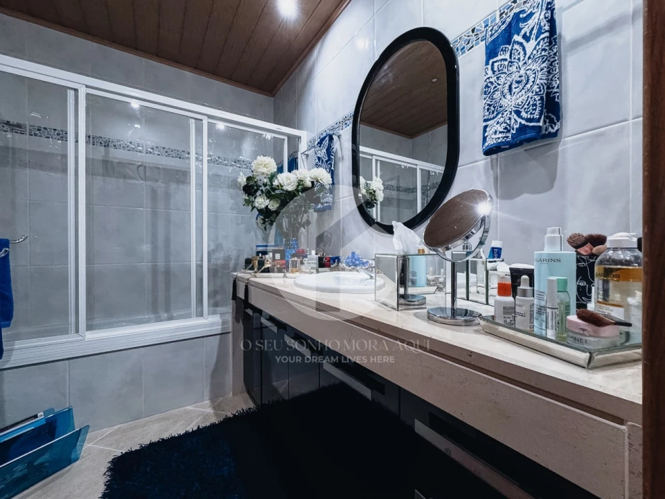 Moradia T4 para Venda em Quelfes Foto 17