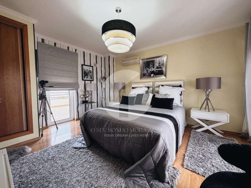 Moradia T4 para Venda em Quelfes Foto 27